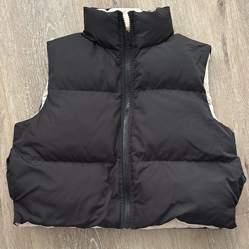 Black Puffer Vest cropped size 7